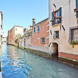  Appartamento San Barnaba On The Canal Italia